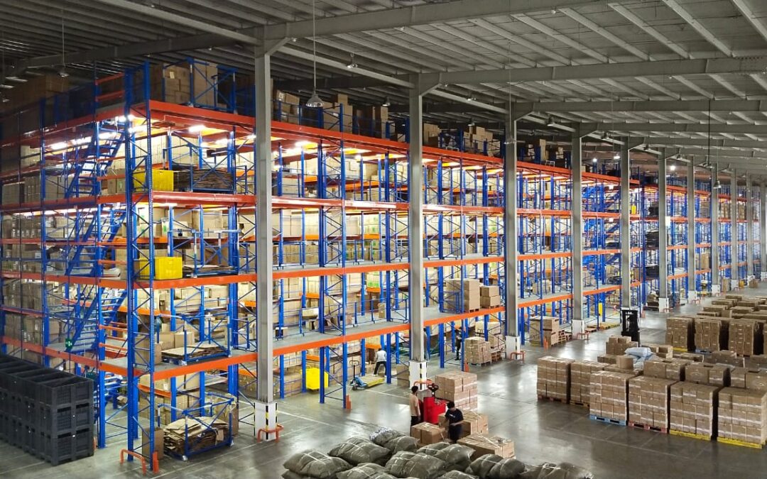 Memaksimalkan Kapasitas Penyimpanan Vertikal dengan Sistem Pallet Racking Inovatif